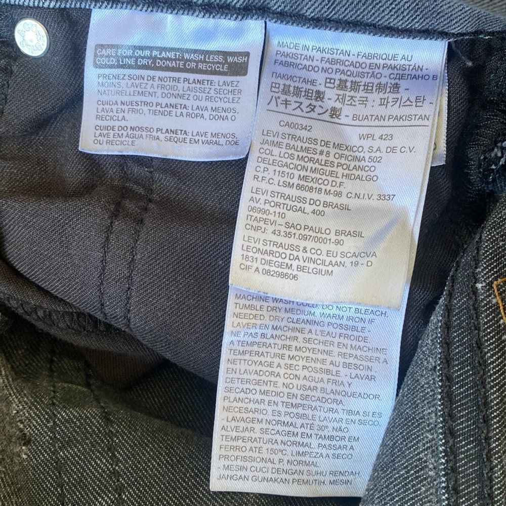 Levis Grey Denim Mid Rise Slim Leg Jeans Distressed w Black Contrast Stitching - Picture 6 of 7